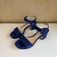 Charger l'image dans la galerie, Sandales à talon en suède bleu Jimmy Choo