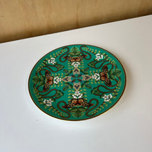 Charger l'image dans la galerie, Assiette Wedgwood England 1759 Emerald Forest Bone China