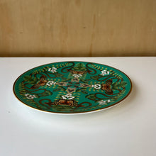 Charger l'image dans la galerie, Assiette Wedgwood England 1759 Emerald Forest Bone China