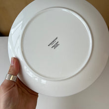 Charger l'image dans la galerie, Assiette Wedgwood England 1759 Emerald Forest Bone China