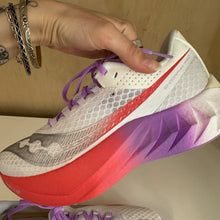 Charger l'image dans la galerie, Souliers de course Endorphin Pro 4 Saucony - Les Mal-Aimés ❤️🩹