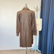 Charger l'image dans la galerie, Manteau en cuir brun Lavoie Morin cuir et fourrures