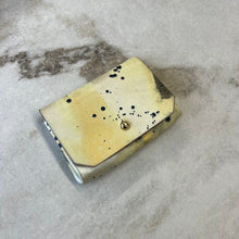 Charger l'image dans la galerie, Pochette pour cartes Lilian Farag Anthropologie - Les Mal-Aimés ❤️🩹