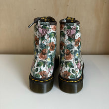 Charger l'image dans la galerie, Bottes 1460 English Garden en cuir Dr. Martens