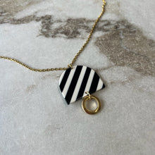 Charger l'image dans la galerie, Collier #3599 noir et blanc Stella par Isabel Désy