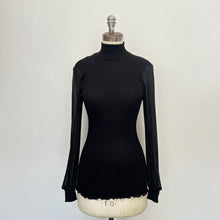 Charger l'image dans la galerie, Chandail à col roulé Oscalito