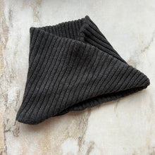 Charger l'image dans la galerie, Cache-cou torsadé gris foncé Deux par Deux