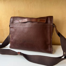 Charger l&#39;image dans la galerie, Sac messager Cole Haan
