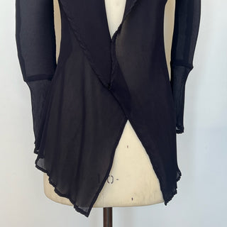 Veste bleue par-dessus Barbeau