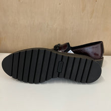 Charger l'image dans la galerie, Chaussures loafers en cuir rouge bordeaux Imac
