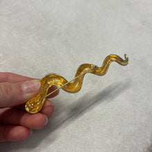 Charger l&#39;image dans la galerie, Broche torsadée JJ Jonette
