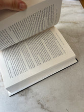 Charger l'image dans la galerie, Livre The ground beneath her feet Rushdie Salman
