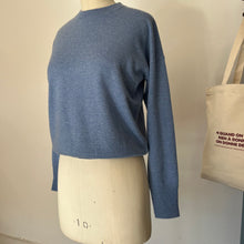 Charger l&#39;image dans la galerie, Chandail en cachemire House of Liberty col rond bleu
