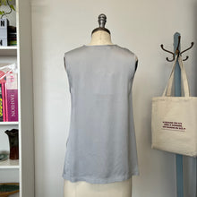 Charger l'image dans la galerie, Blouse évasée satin enver Beatrice
