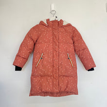 Charger l&#39;image dans la galerie, Manteau d&#39;hiver long rose avec fleurs Deux par Deux
