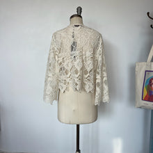Charger l&#39;image dans la galerie, Veste en dentelle D.Exterior
