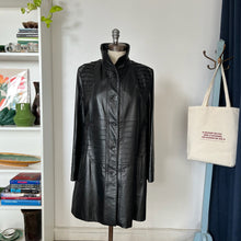 Charger l'image dans la galerie, Manteau en cuir Lavoie Morin cuir et fourrures
