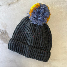 Charger l&#39;image dans la galerie, Tuque hiver gris foncé Deux par Deux
