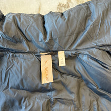 Charger l'image dans la galerie, Manteau long sans manches en duvet Indyeva
