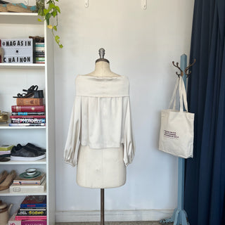 Blouse satinée D. Exterior