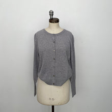 Charger l&#39;image dans la galerie, Cardigan en cachemire House of Liberty gris
