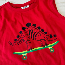 Charger l'image dans la galerie, Camisole dinosaure en planche à roulettes 6 ans
