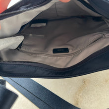 Charger l'image dans la galerie, Sac à bandoulière Tyler Tumi
