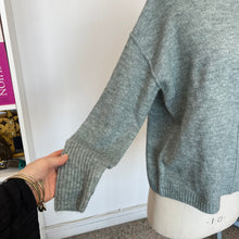 Charger l'image dans la galerie, Chandail tricot doux Legendary Outfiters
