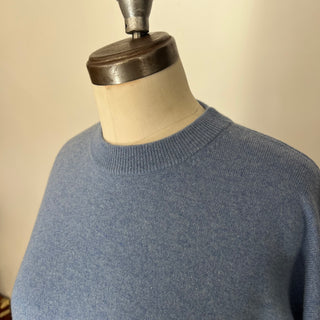 Chandail en cachemire House of Liberty col rond bleu *Nouvelles tailles*
