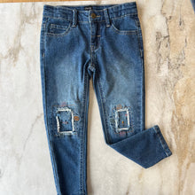 Charger l'image dans la galerie, Pantalon jeans brodés Deux par Deux 4 ans
