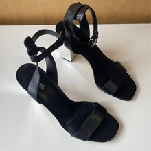 Charger l&#39;image dans la galerie, Chaussures à talon MICHAEL KORS
