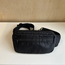 Charger l'image dans la galerie, Sac banane Main Caracter Aritzia
