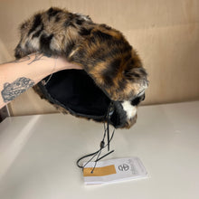 Charger l&#39;image dans la galerie, Béret en fausse fourrure FURious Fur
