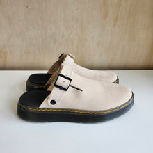 Charger l'image dans la galerie, Sandales en suède unisexe Carlson Dr. Martens
