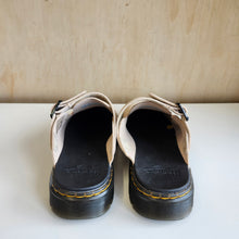 Charger l'image dans la galerie, Sandales en suède unisexe Carlson Dr. Martens
