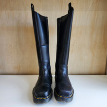 Charger l'image dans la galerie, Bottes en cuir montante Amaayah Dr. Martens - Les Mal-Aimés ❤️‍🩹
