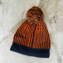 Charger l&#39;image dans la galerie, Tuque hiver bleu et orange Deux par Deux
