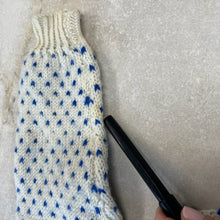 Charger l'image dans la galerie, Dormeuse en tricot vintage pour bébé
