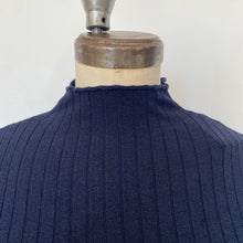 Charger l&#39;image dans la galerie, Robe Majestic Filatures Deluxe en tricot bleu scintillant
