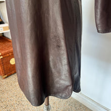 Charger l&#39;image dans la galerie, Robe en cuir vintage brune avec étoiles
