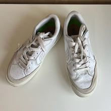 Charger l'image dans la galerie, Chaussures sport en cuir vintage Vallely unisexe Cariuma
