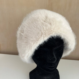 Chapeau en fausse fourrure beige