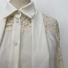 Charger l&#39;image dans la galerie, Blouse avec dentelle Co|te
