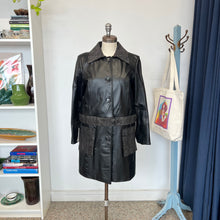 Charger l'image dans la galerie, Manteau cuir Lavoie Morin cuir et fourrures
