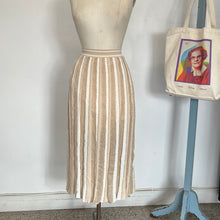 Charger l'image dans la galerie, Jupe lignée scintillante D. Exterior
