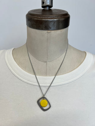 Collier #3561 breloque jaune Stella par Isabel Désy
