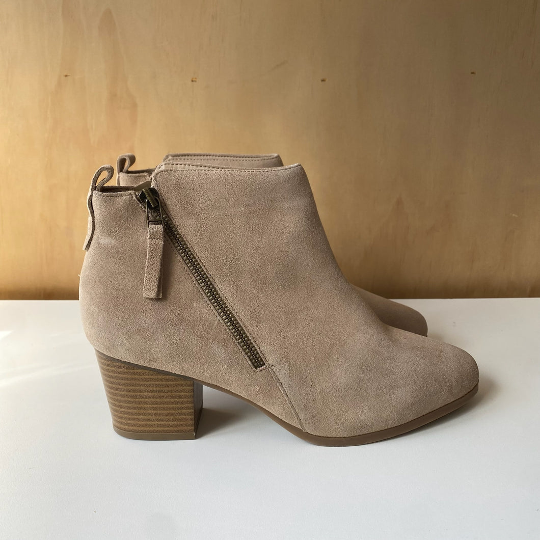 Bottines In Every Story