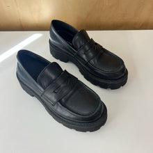 Charger l&#39;image dans la galerie, Chaussures loafers Vagabond
