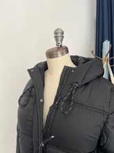 Charger l&#39;image dans la galerie, Manteau Lolë Modern Puffer - Les Mal-Aimés ❤️‍🩹
