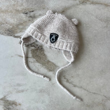 Charger l&#39;image dans la galerie, Tuque hiver crème petites oreilles pour enfants Deux par Deux
